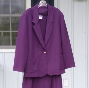 Classy, gorgeous purple skirt/jacket suit